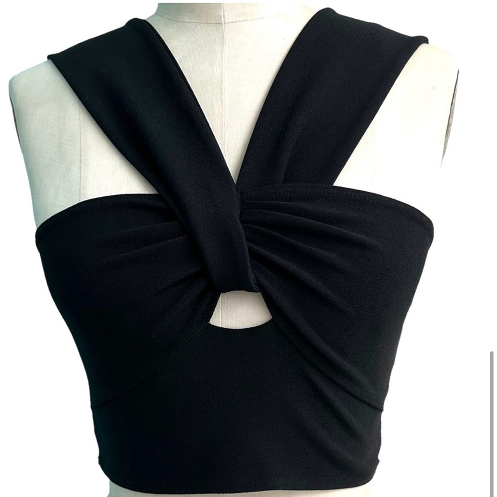 NWT-CUTE 🩷Abercrombie & Fitch Women's Black
Wrap Cut-Out Crop Top - Small